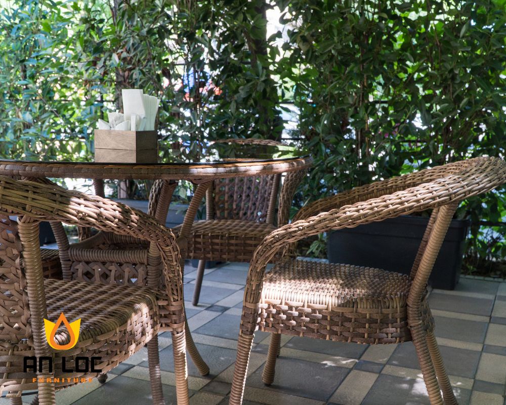 OUTDOOR DINING TABLES AND CHAIRS 